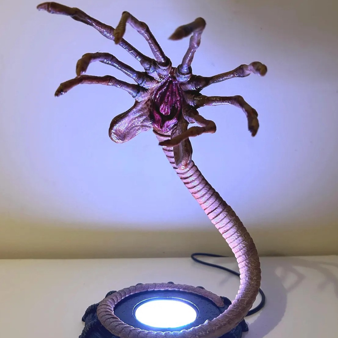 โคมไฟ Alien Facehugger ไฟกลางค - Lighting Decor Items บทวิจารณ์และราคา